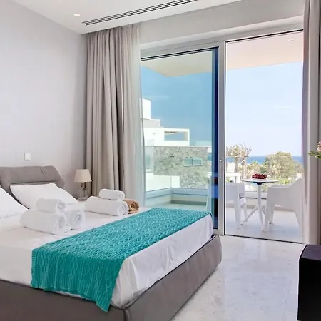 Villa Beachfront Luxury Perenna *