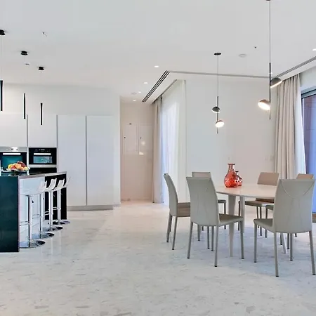 Beachfront Luxury Perenna *