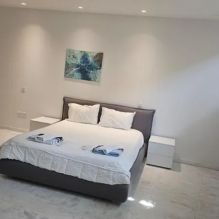 Villa Beachfront Luxury Perenna *