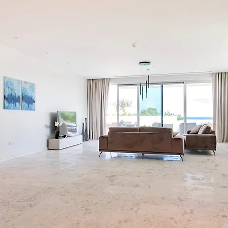 Beachfront Luxury Perenna *