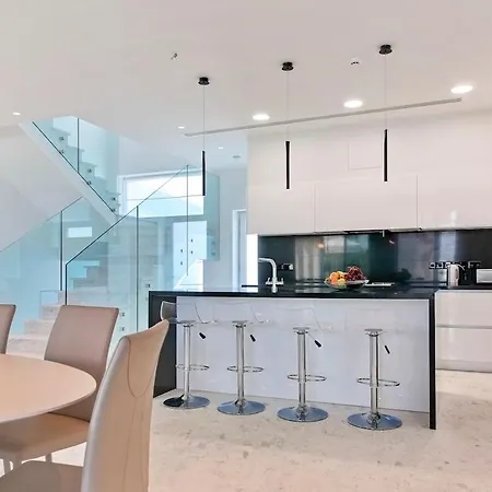 Beachfront Luxury Perenna Villa *