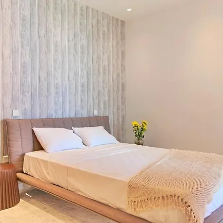 Beachfront Luxury Perenna *