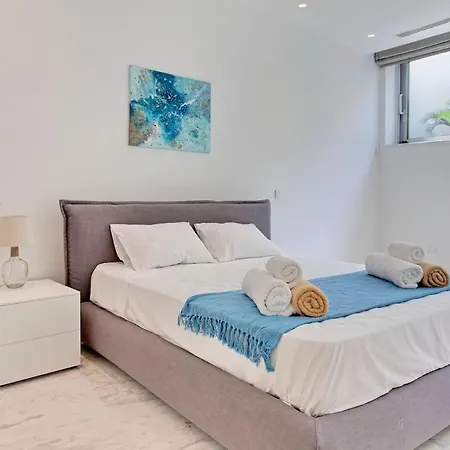 Beachfront Luxury Perenna *