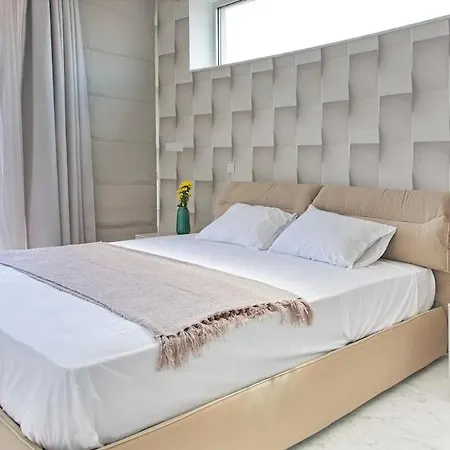Villa Beachfront Luxury Perenna *