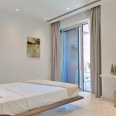 Beachfront Luxury Perenna *