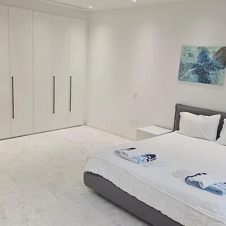 Beachfront Luxury Perenna