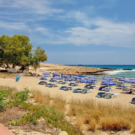 Beachfront Luxury Perenna *