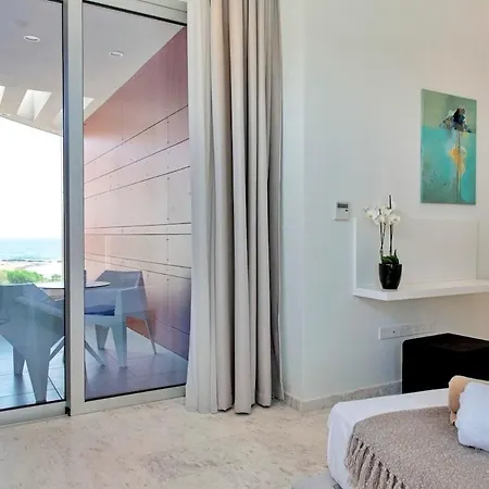 Beachfront Luxury Perenna