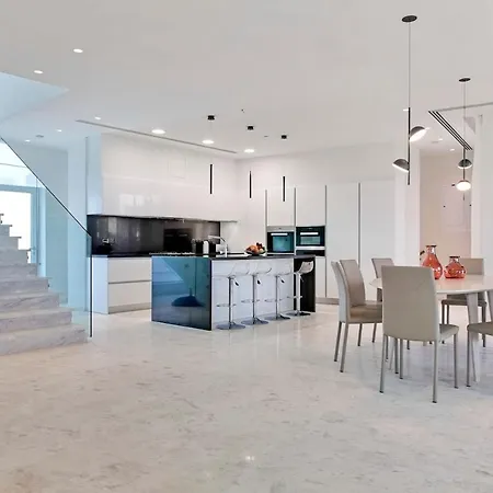 Beachfront Luxury Perenna *